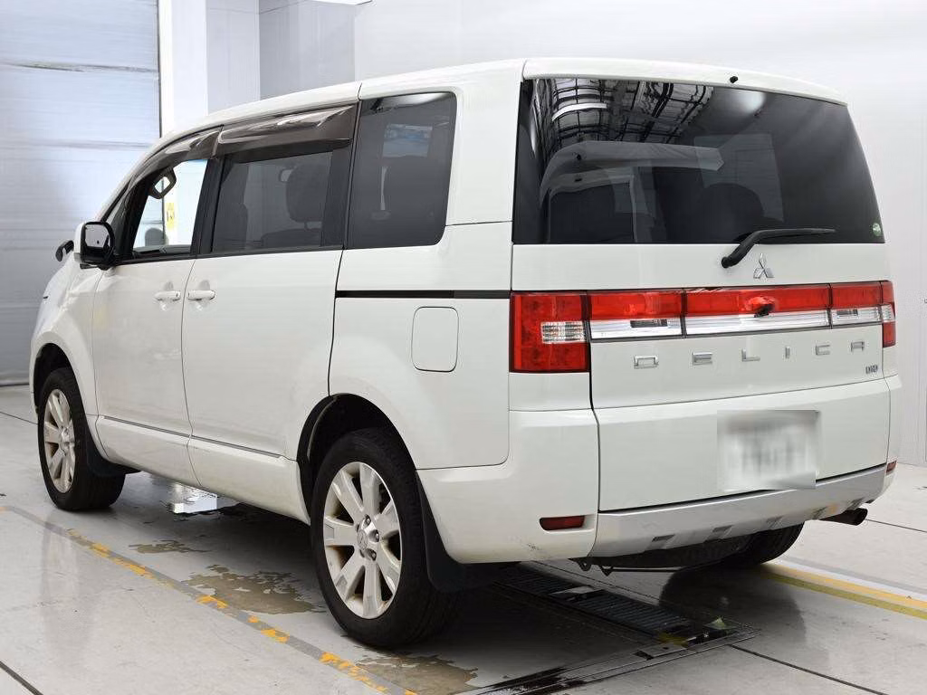 MITSUBISHI DELICA D:5