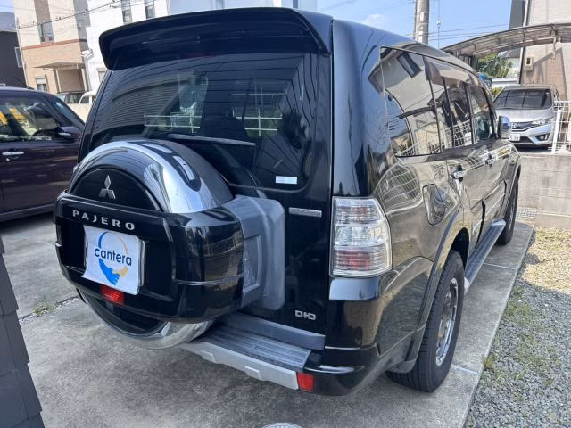 MITSUBISHI PAJERO