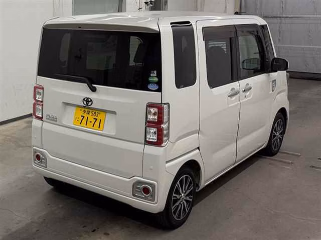 TOYOTA PIXIS MEGA