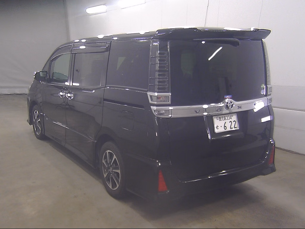 TOYOTA VOXY
