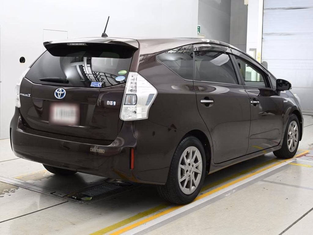 TOYOTA PRIUS ALPHA