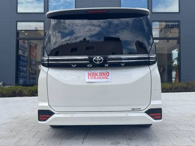 TOYOTA VOXY