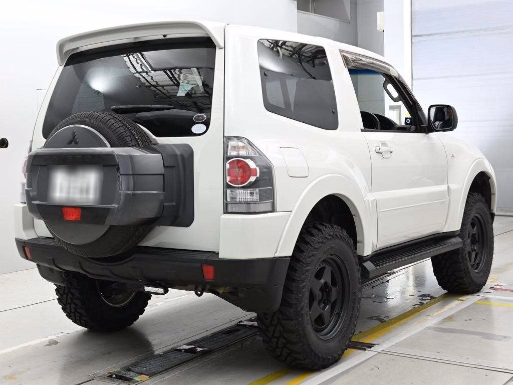 MITSUBISHI PAJERO