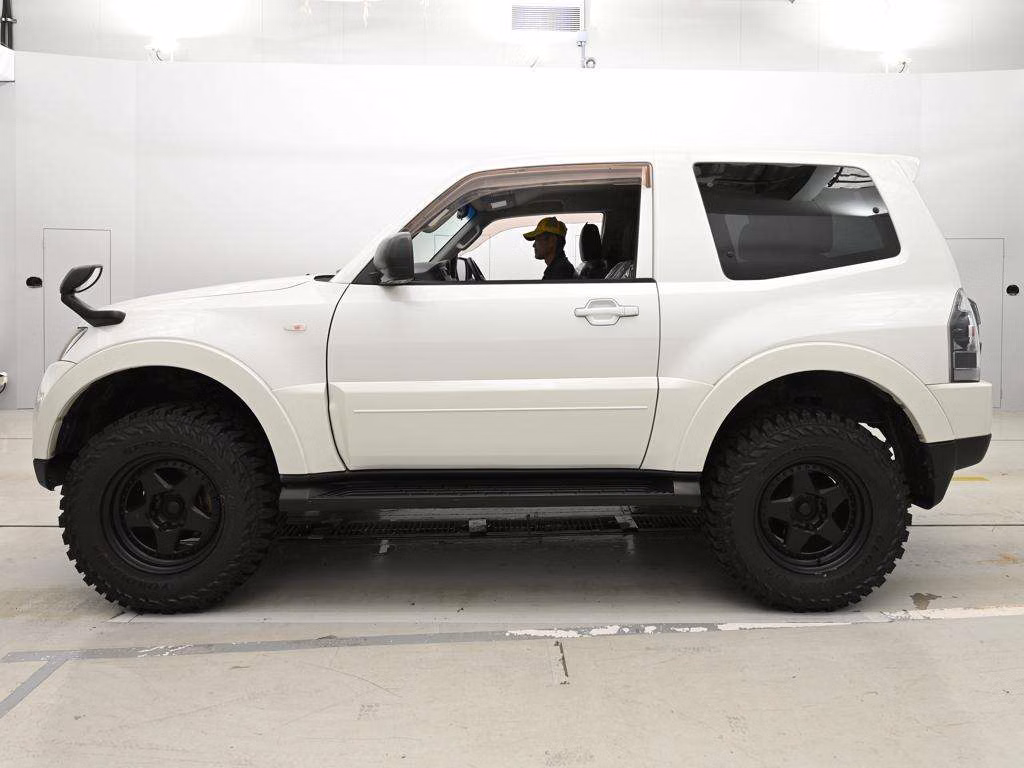 MITSUBISHI PAJERO