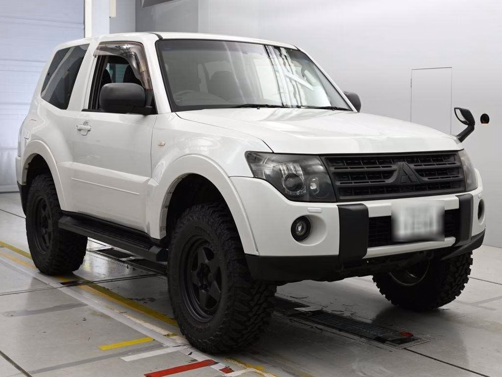 MITSUBISHI PAJERO