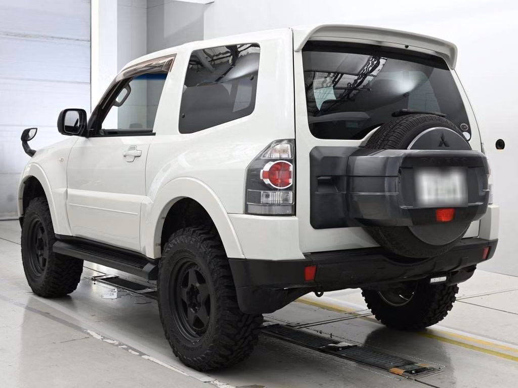MITSUBISHI PAJERO