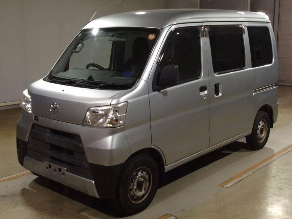 TOYOTA PIXIS VAN