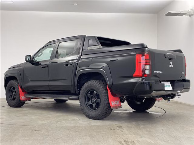 MITSUBISHI TRITON