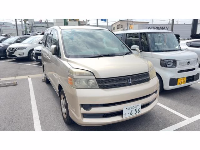 TOYOTA VOXY