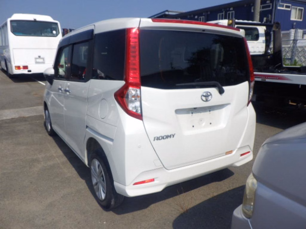 TOYOTA ROOMY