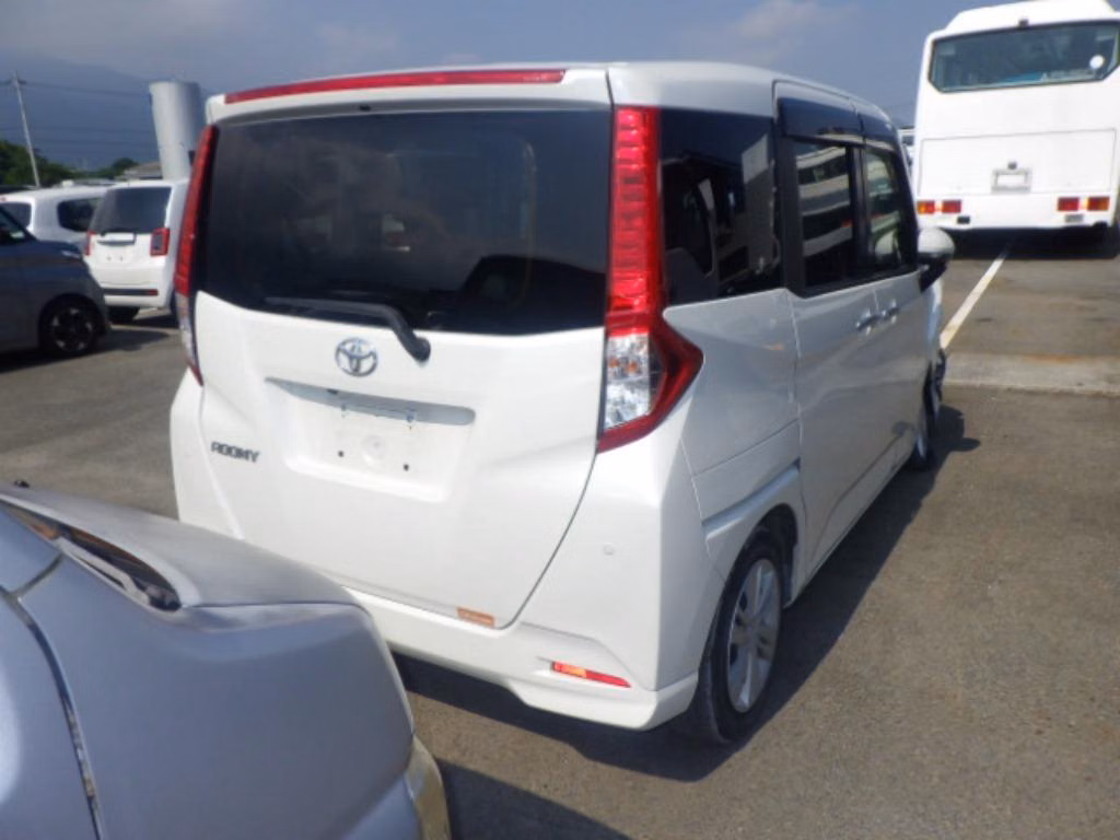 TOYOTA ROOMY
