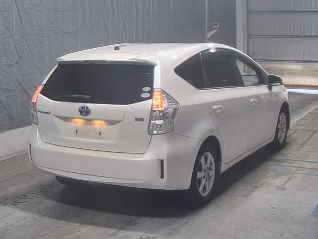 TOYOTA PRIUS ALPHA