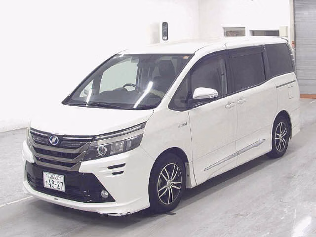 TOYOTA VOXY