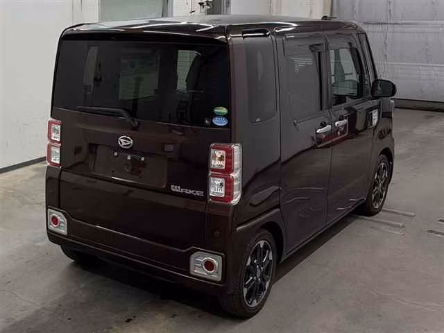 DAIHATSU WAKE