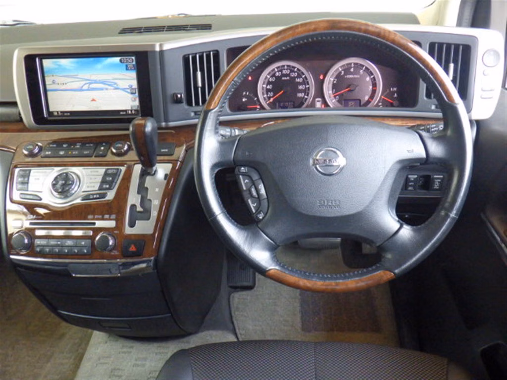 NISSAN ELGRAND