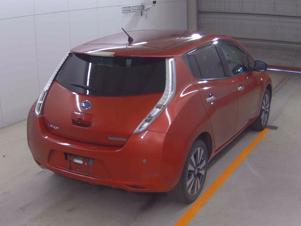 NISSAN LEAF