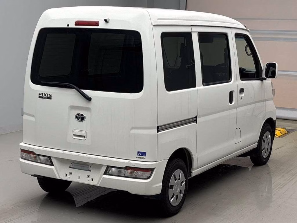 TOYOTA PIXIS VAN