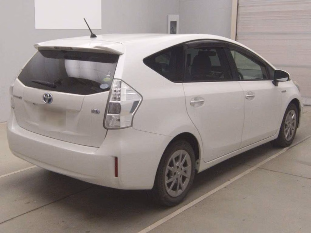 TOYOTA PRIUS ALPHA