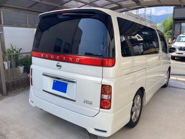 NISSAN ELGRAND
