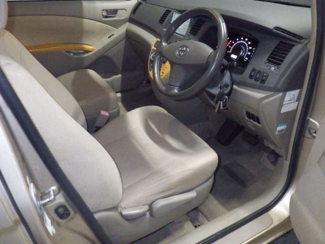 TOYOTA ISIS