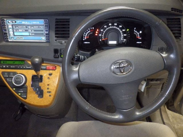 TOYOTA ISIS