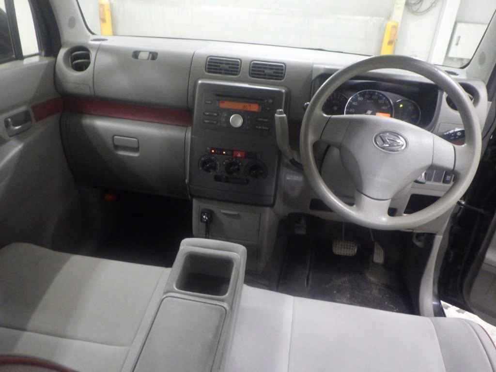 DAIHATSU MOVE CONTE