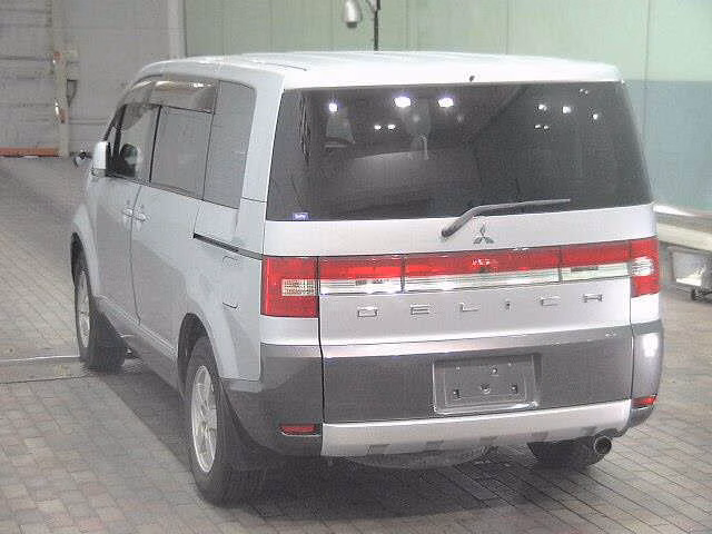 MITSUBISHI DELICA D:5