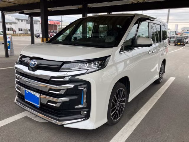 TOYOTA NOAH