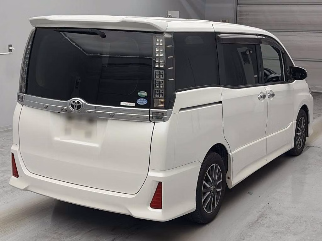 TOYOTA VOXY