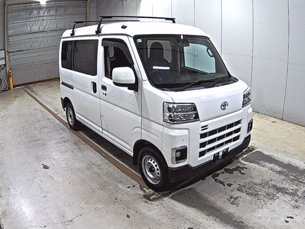 TOYOTA PIXIS VAN