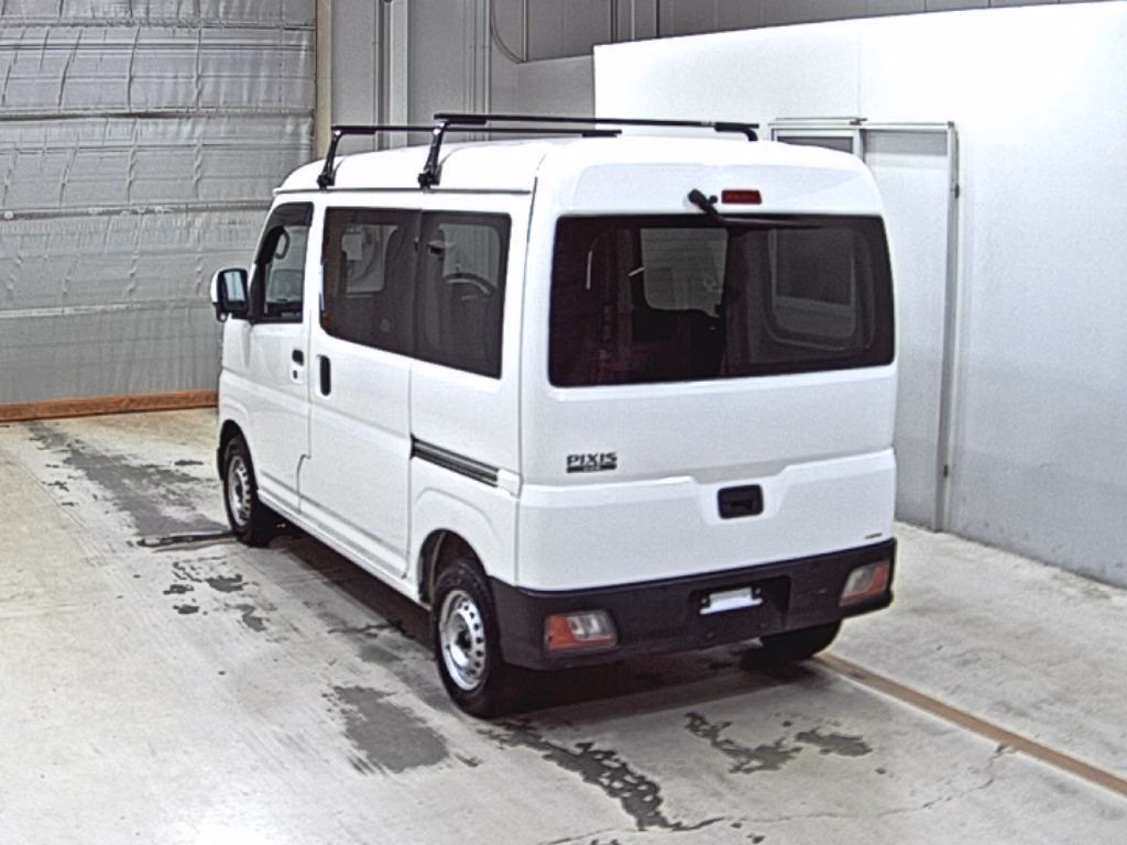 TOYOTA PIXIS VAN