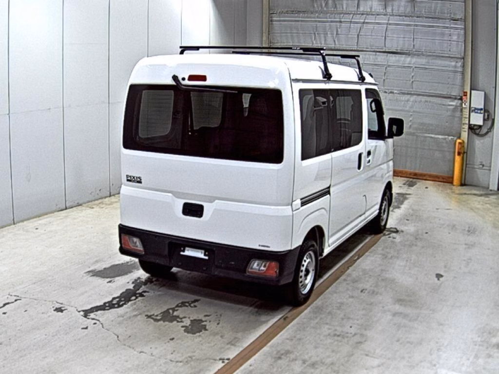 TOYOTA PIXIS VAN
