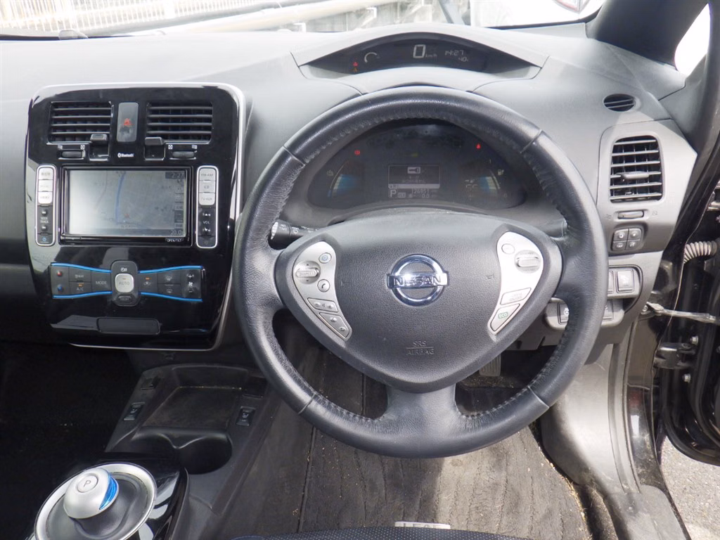 NISSAN LEAF