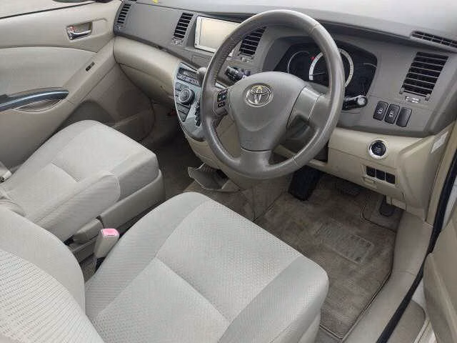 TOYOTA ISIS
