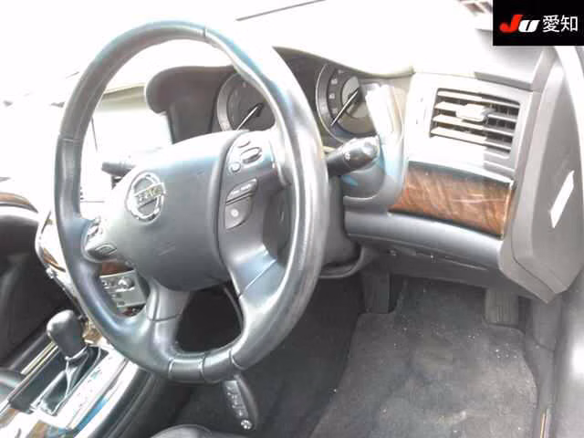 NISSAN FUGA