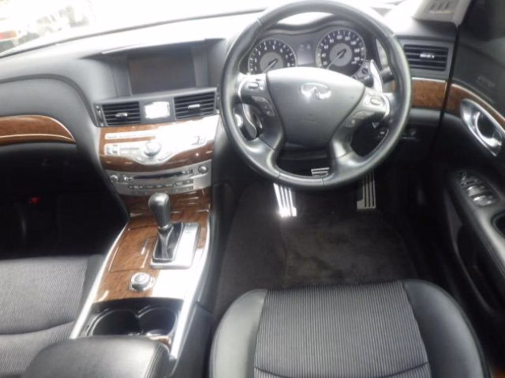 NISSAN FUGA