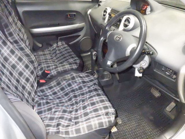 TOYOTA IST