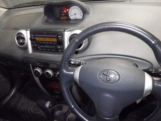 TOYOTA IST