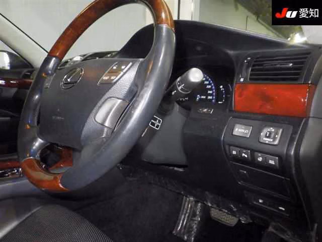 LEXUS LS460