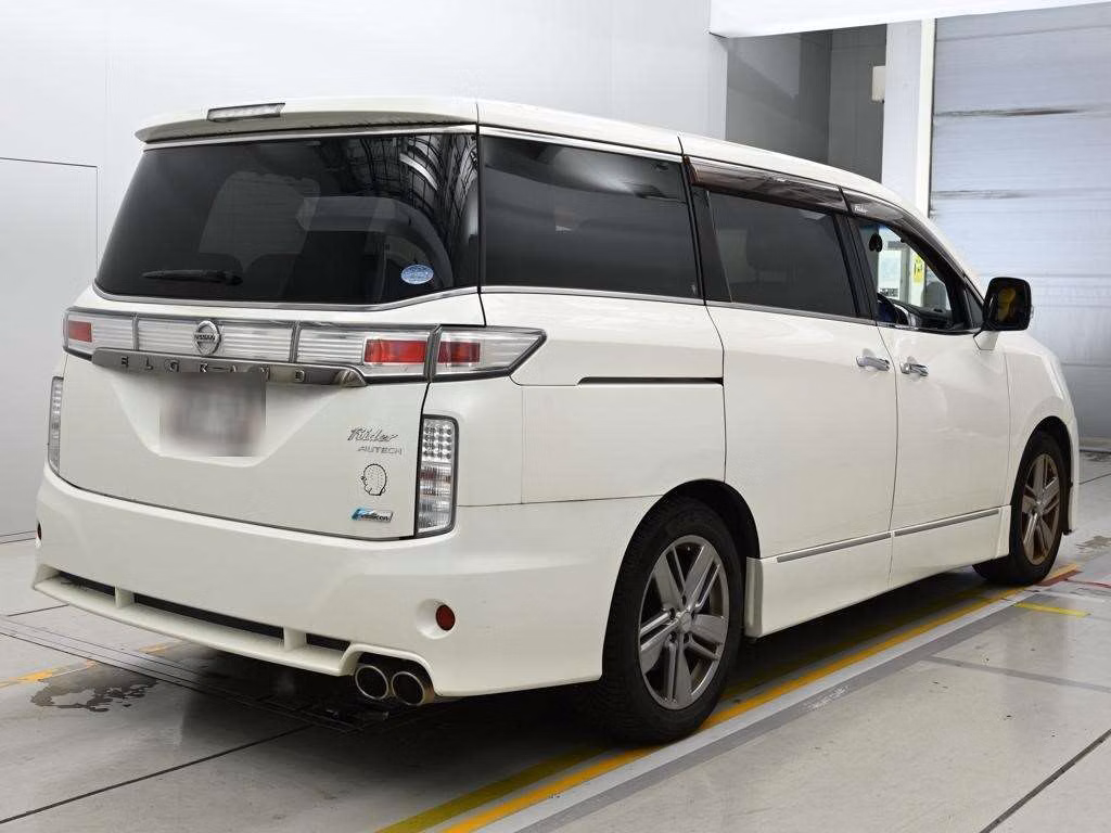 NISSAN ELGRAND