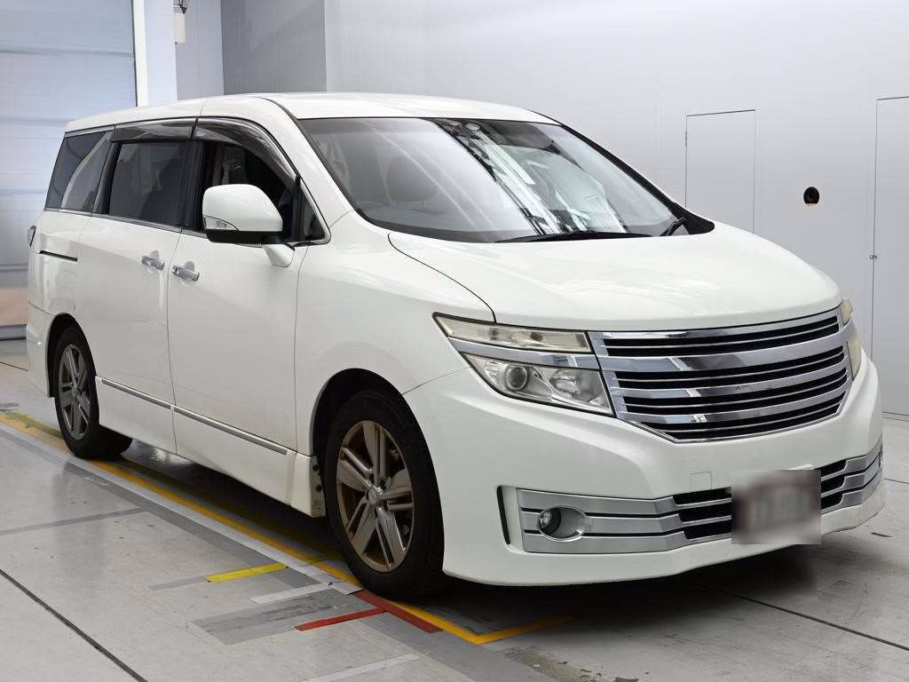 NISSAN ELGRAND