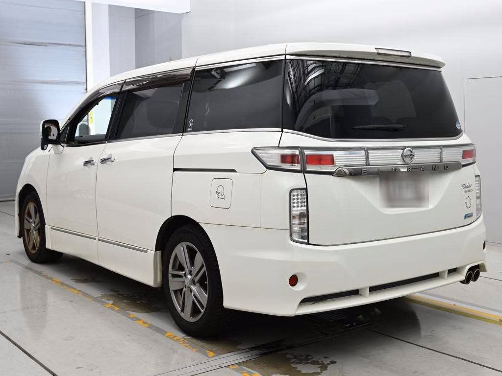 NISSAN ELGRAND