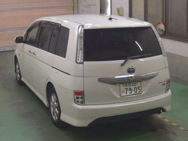TOYOTA ISIS