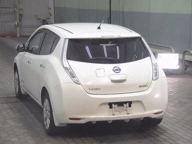 NISSAN LEAF