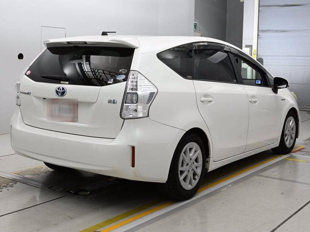TOYOTA PRIUS ALPHA