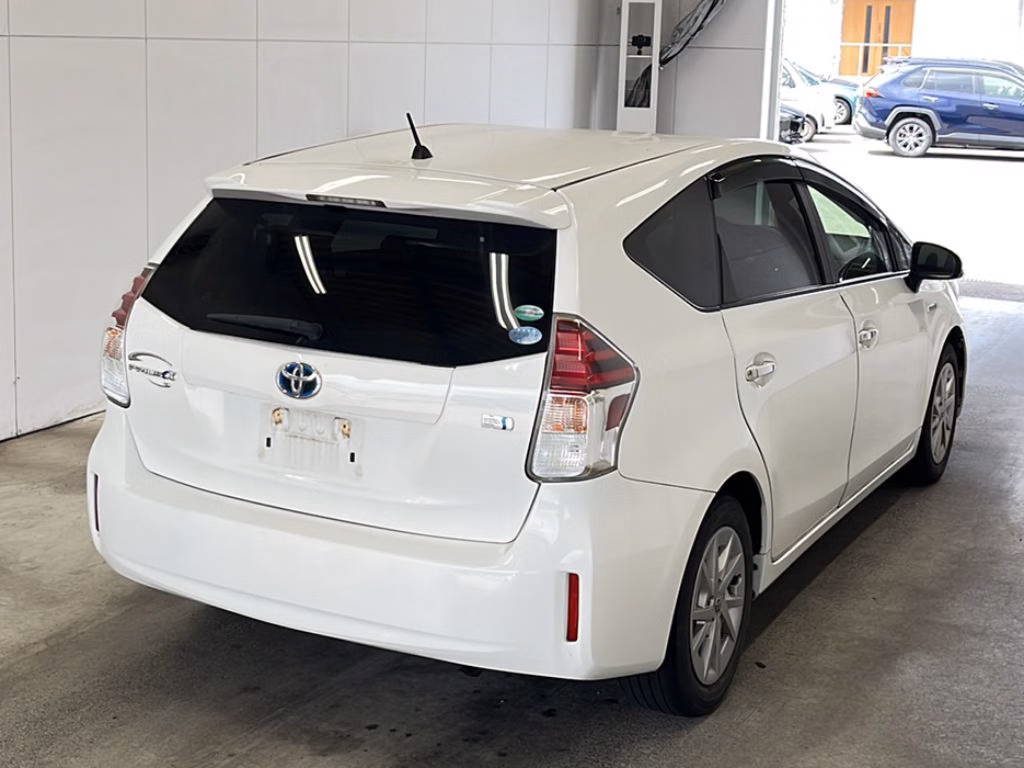 TOYOTA PRIUS ALPHA