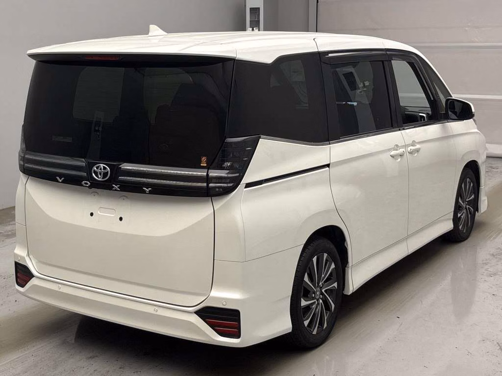 TOYOTA VOXY