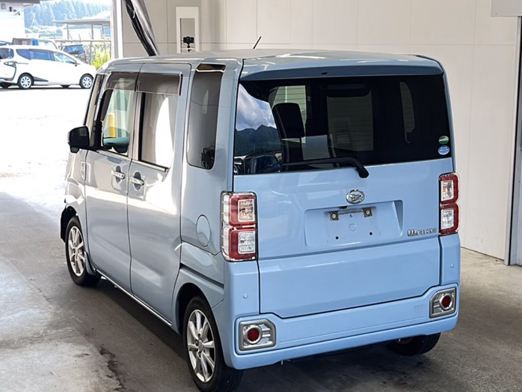 DAIHATSU WAKE