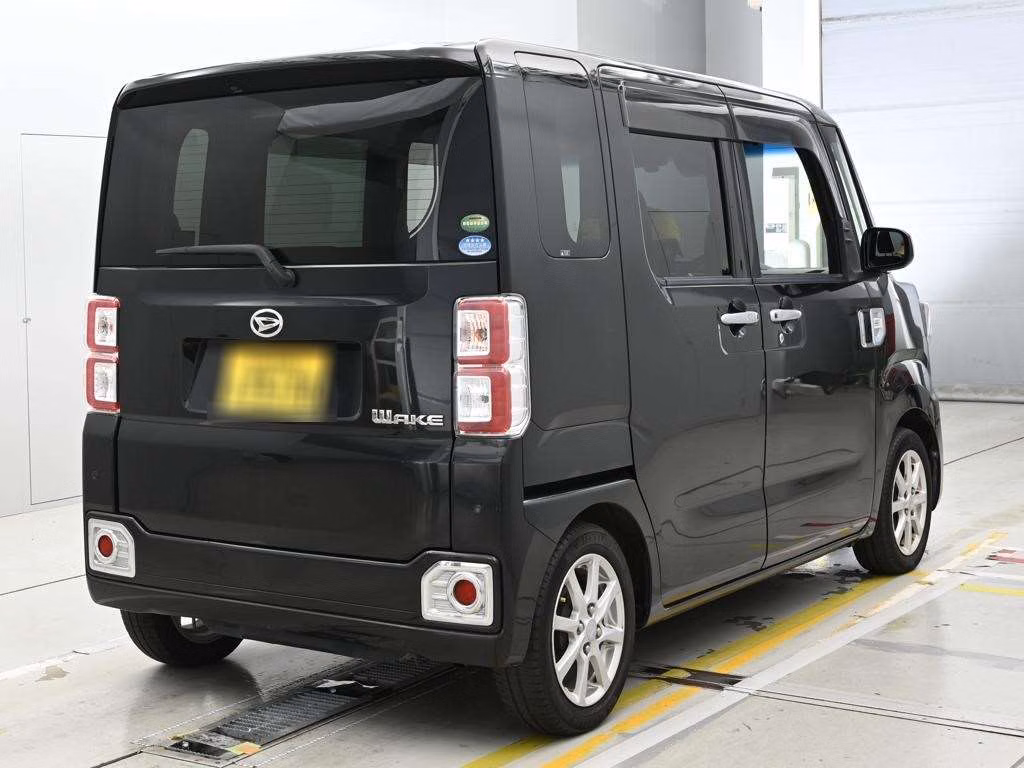 DAIHATSU WAKE