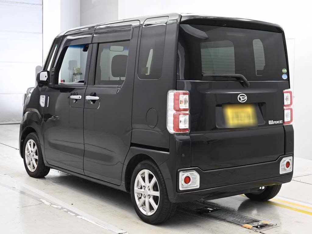 DAIHATSU WAKE